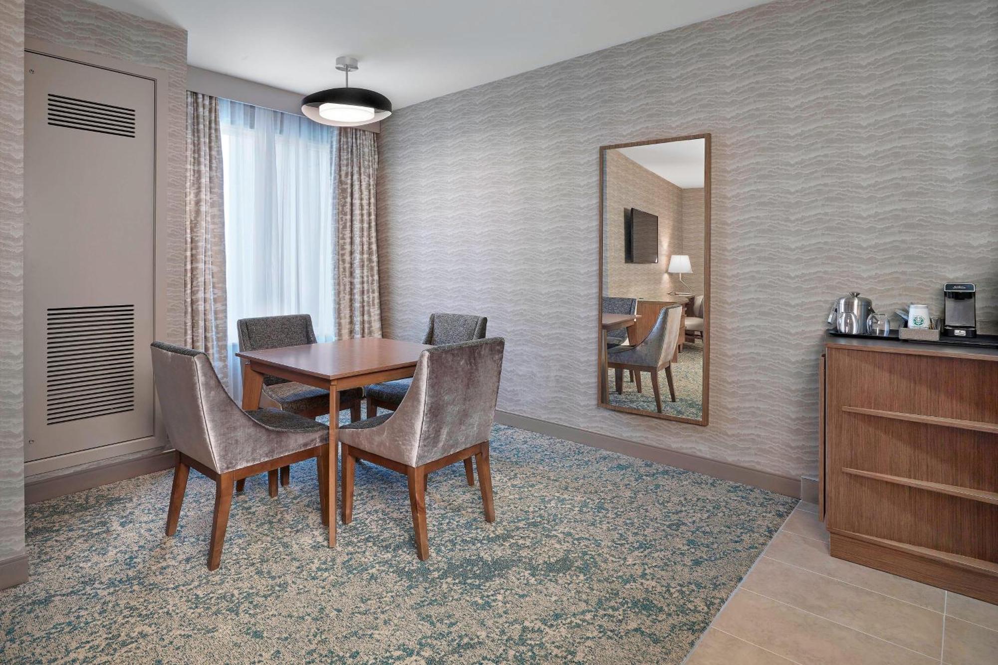 The Westin Calgary Airport Hotel Екстериор снимка