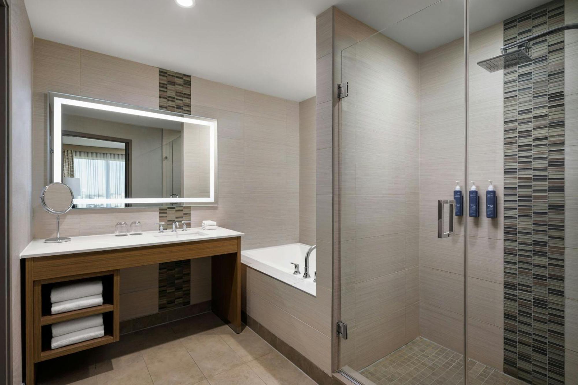 The Westin Calgary Airport Hotel Екстериор снимка