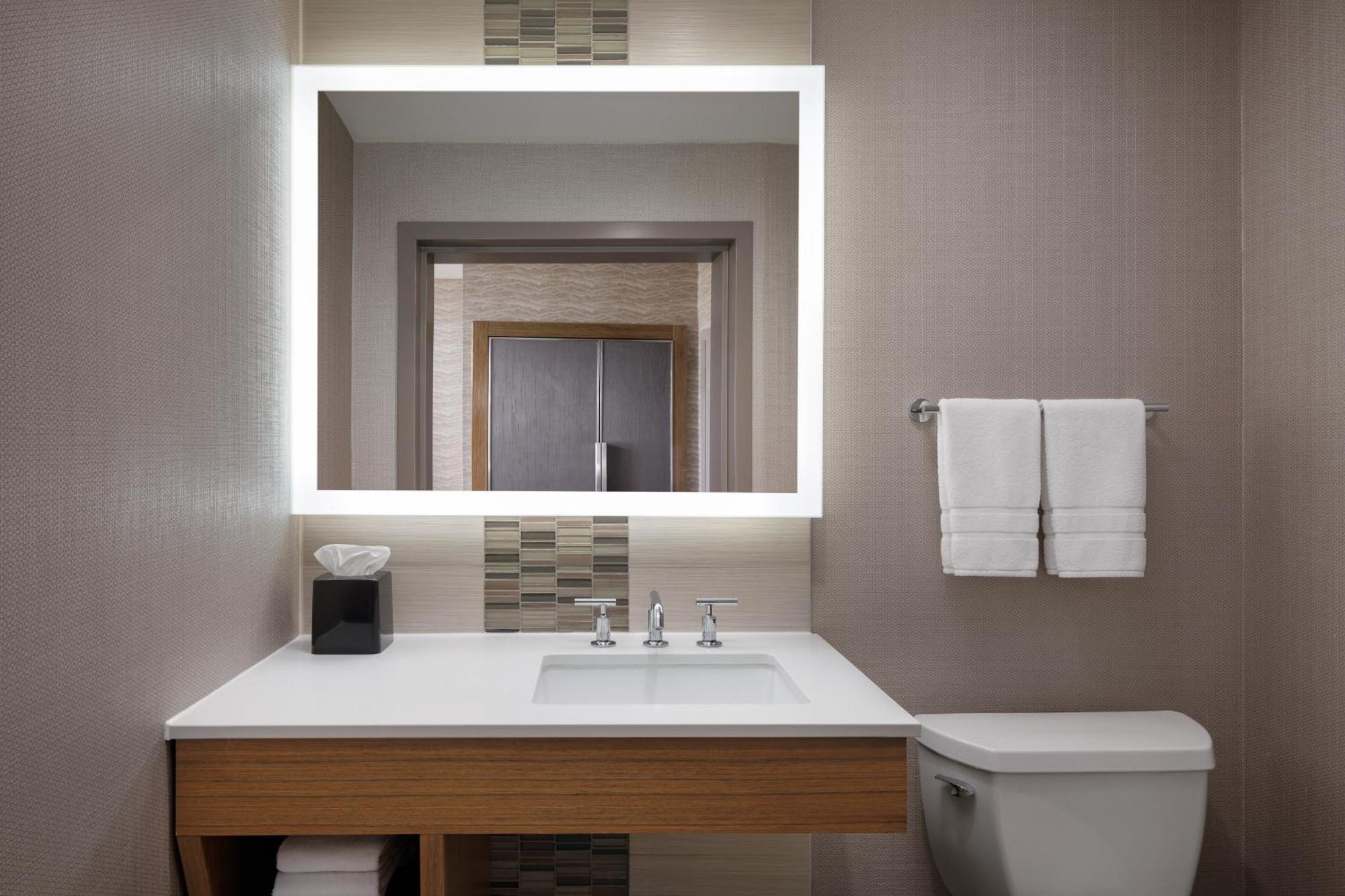 The Westin Calgary Airport Hotel Екстериор снимка